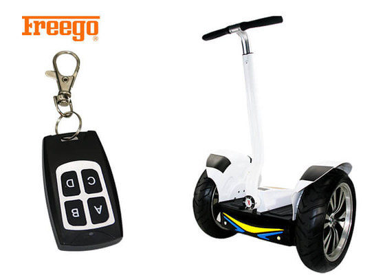 モーターを備えられる小さい2車輪はスクーター、スマートな車輪の自己のバランスをとるスクーターを立てます