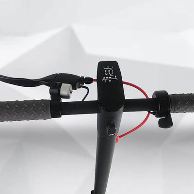 黒いキック スタートの電気スクーター/再充電可能モーターを備えられたスクーターを折ります